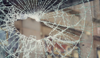 Koliko još razbijenih vrata treba da neko odreaguje?!