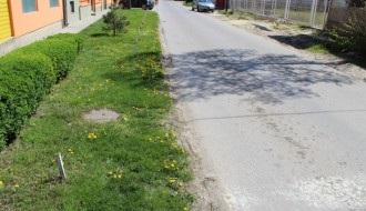 Stubovi uz cestu u ulici Jerneja Kopitara