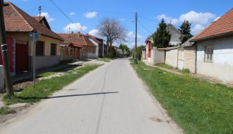 Stubovi uz cestu u ulici Jerneja Kopitara