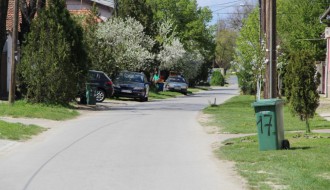 Stubovi uz cestu u ulici Jerneja Kopitara