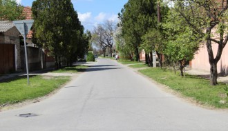 Stubovi uz cestu u ulici Jerneja Kopitara