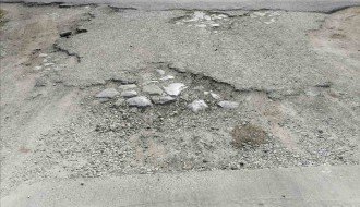 Udarne rupe na uključenju na Subotički put u Bajmoku