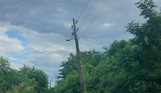 Nakrivljena bandera u Ulici Jelene Ćetković