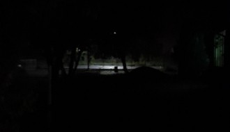 Školsko dvorište na Bikovu u mraku