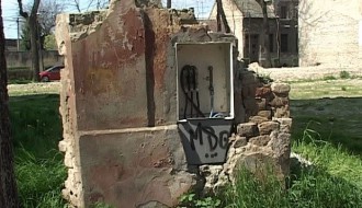 Otvorena strujna kutija u ulici Braće Jugović (Radijalac)