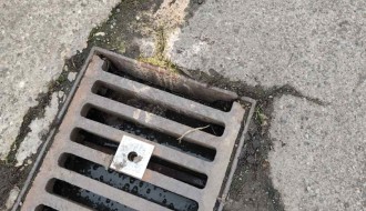 Žačepljena kanalizacija pored parka na Prozivci