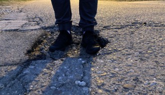 Opasna rupa na putu u Pribojskoj ulici