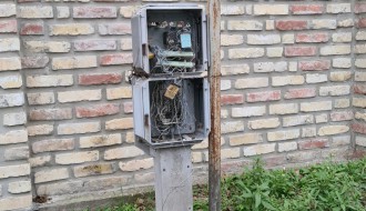 Oštećenja na kutiji za telefon, kablovsku i internet u ulici 27. marta
