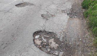 Udarne rupe kod pružnog prelaza u Tavankutu