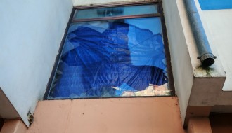 Opasnost od polomljenog stakla na objektu u Tokiju