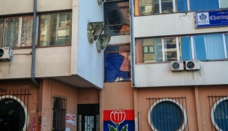 Opasnost od polomljenog stakla na objektu u Tokiju