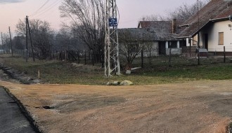 Neodgovorno asfaltiranje na uglu Balzakove i 10. Nove