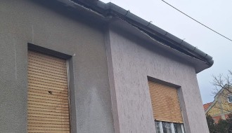 Oronula fasada u Ulici Sonje Marinković, opasnost po sve prolaznike