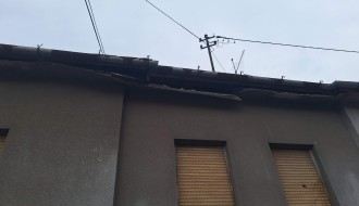 Oronula fasada u Ulici Sonje Marinković, opasnost po sve prolaznike