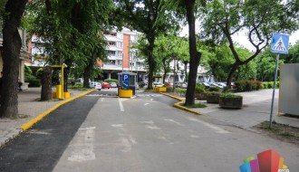 Grupa tinejdžera uznemirava prolaznike kod Otvorenog univerziteta