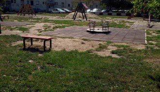 Smeće kod igrališta u Tokiju