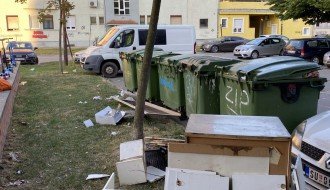 Smeće kod igrališta u Tokiju