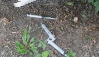 Iskorišćeni špricevi na dečjem igralištu na Radijalcu