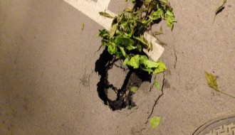 Opasna rupa na putu na Trgu žrtava fašizma