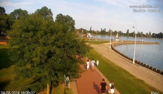 Malo oblikovati krošnje da bi kamera mogla lepo da vidi šetalište