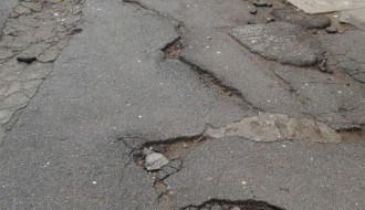 Oštećen trotoar u centru grada