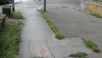 Opasne udarne rupe na biciklističkoj stazi u centru grada