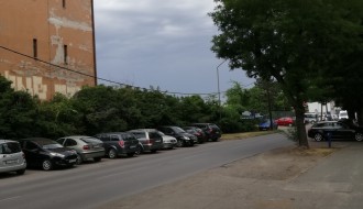 Potreban uređeni parking ispred Nacionalne službe za zapošljavanje