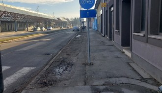 Biciklistička staza i trotoar sa desna strane Senćanskog puta preko od Autobuske stanice do Pionira