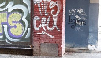 Centar grada išaran grafitima