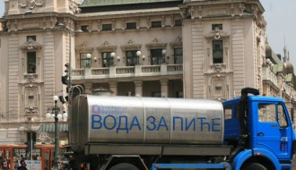 Cisterna sa pijaćom vodom na prometnijim lokacijama