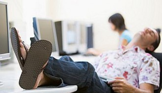 Partijska knjižica umesto diplome!