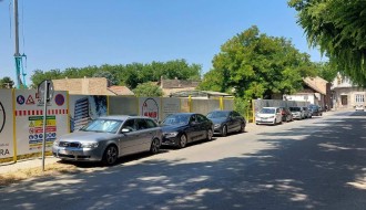 Divlji parking u centru grada (kod Otvorenog univerziteta)