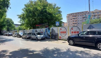 Divlji parking u centru grada (kod Otvorenog univerziteta)