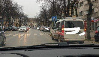 Na šta nam liči centar grada zbog ovakvog divljeg parkiranja?