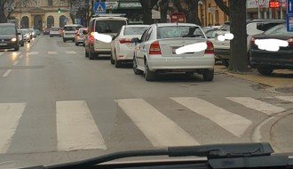 Na šta nam liči centar grada zbog ovakvog divljeg parkiranja?