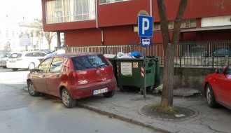 Divlja parking deponija u centru
