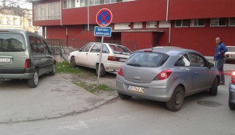Divlja parking deponija u centru