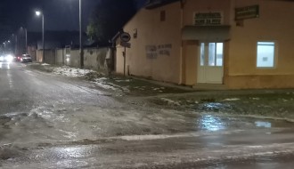 Zaleđen veliki deo raskrsnice na uglu Petra Svačića i Karađorđevog puta