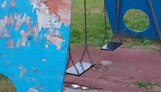 Pohabano igralište u Novom Žedniku