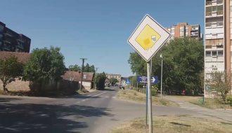 Neophodan pešački prelaz na raskrsnici ulica Bajnatske, Izvorske i Pazinske