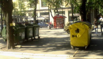 Kontejneri u centru grada (kružni tok kod Simpa)