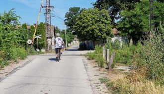 Nepregledan prelaz preko pruge u Kozaračkoj ulici (rastinje)