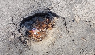 Velika rupa na raskrsnici Proleterskih brigada i Pokreta nesvrstanih