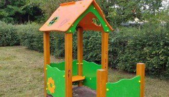 Dečji park u Aleksandrovu zakorovljen