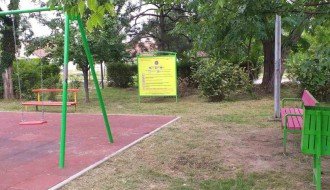 Dečji park u Aleksandrovu zakorovljen