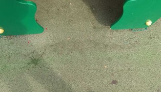 Novo igralište u tužnoj okolini (Kertvaroš)