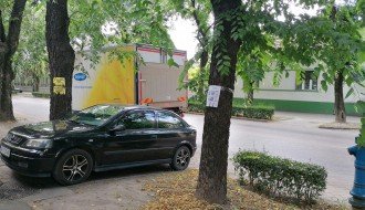 Neobeleženi pešački prelaz na uglu ulica Sonje Marinković i Braće Radić