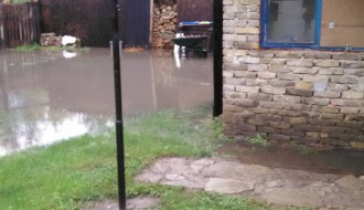 Izlivanje kanalizacije u dvorišta