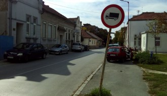 Nepropisno parkiranje u Kumičićevoj