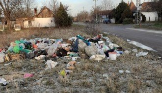 Deponija kraj puta u Srpskom šoru